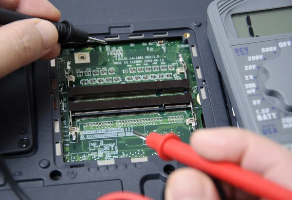 Laptop repair — Stock Photo, Image