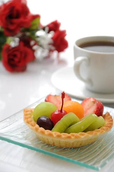Fruit tart with coffee — Stockfoto