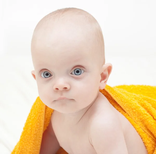Kleine schattige baby — Stockfoto