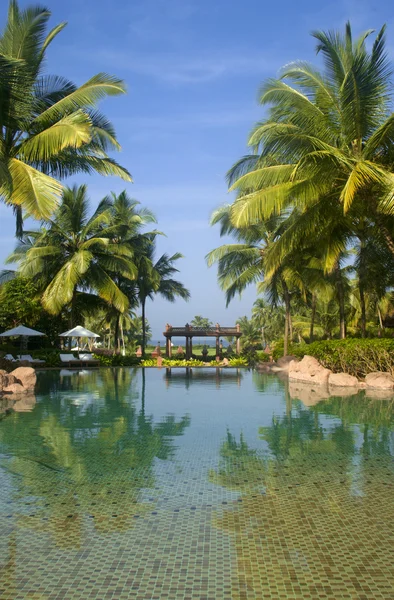 Luxusní tropické resort. vertikální — Stock fotografie
