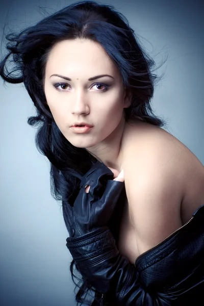 Fashion portrait of beautiful young woman — Stock Photo, Image