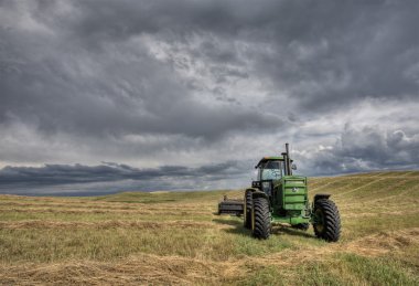 Bozkır yol fırtına bulutları