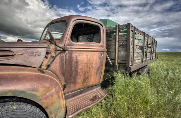 Vintage boerderij vrachtwagens — Stockfoto
