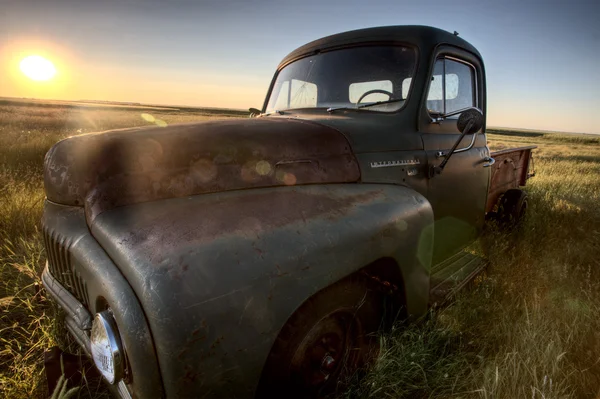 Vintage boerderij vrachtwagens — Stockfoto