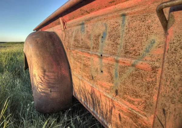 ビンテージ農場のトラック — ストック写真