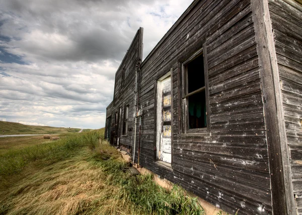 被遗弃的农舍加拿大萨斯喀彻温 — 图库照片