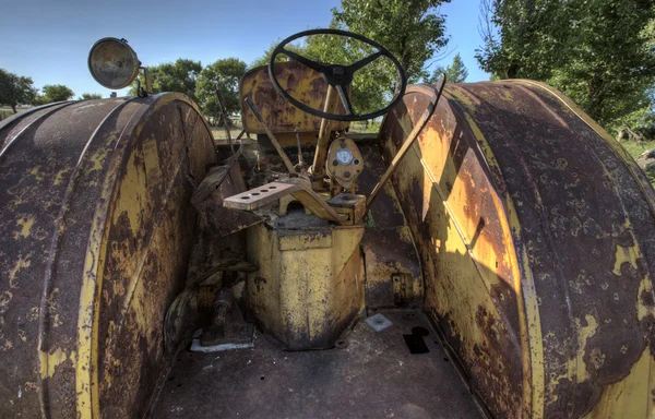 오래 된 빈티지 농장용 트랙터 — 스톡 사진