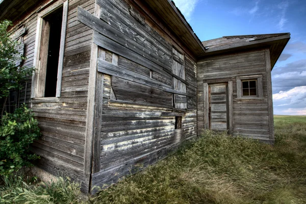 Заброшенный фермерский дом в Саскачеване Канада — стоковое фото