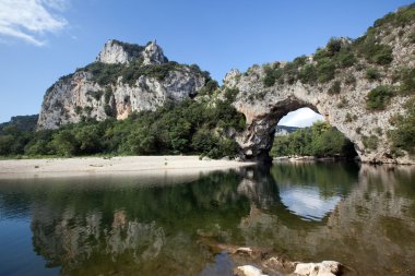 Pont d'arc arch Ardèche Nehri üzerinde