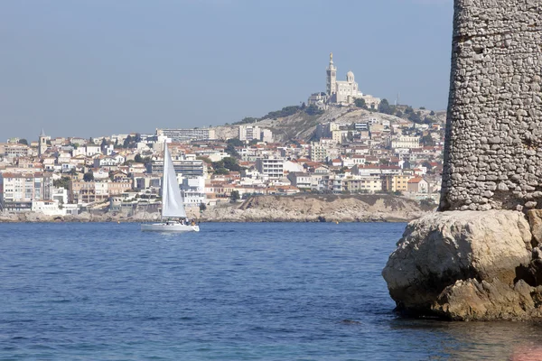 Marseille stad gezien vanaf de zee — Stockfoto