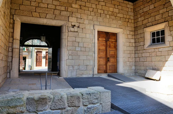 Ingången till ett gammalt palats — Stockfoto