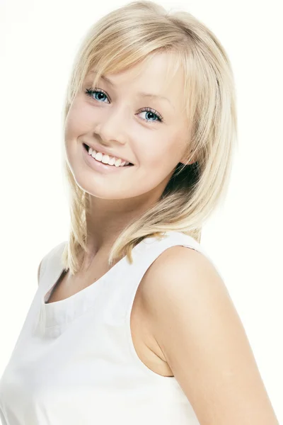Menina bonita com pele perfeita, cabelo loiro e olhos azuis — Fotografia de Stock