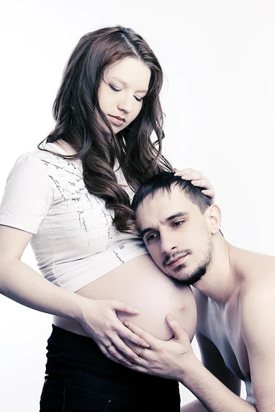Güzel gelecek anne: onun hamile eşi ve koca mutlu — Stok fotoğraf