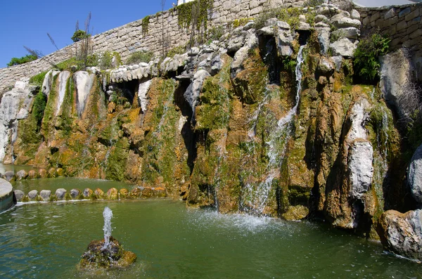 Peniche-Brunnen und Wasserfall — Stockfoto