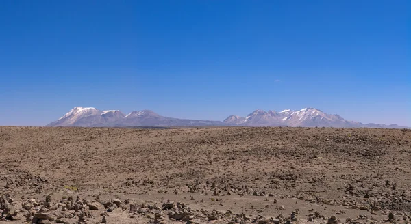 Peruvian highland plains and mountains — Stock Photo, Image
