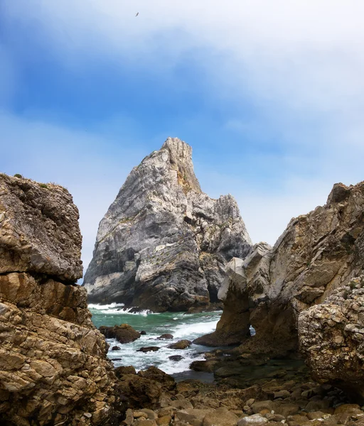 Okyanustaki kaya — Stok fotoğraf