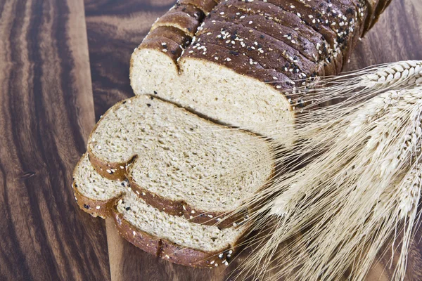 Pâine proaspătă din grâu integral — Fotografie, imagine de stoc