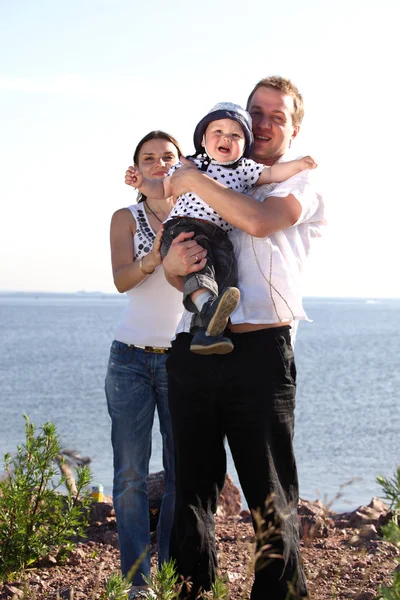 Щаслива сім'я в небі — стокове фото