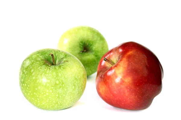 Красные и зеленые яблоки — стоковое фото