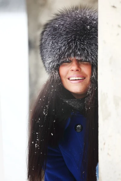 Dziewczynka futro kapelusz — Zdjęcie stockowe