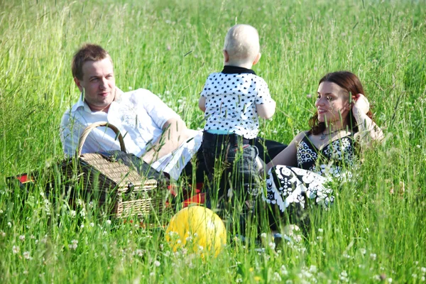 Piknik rodzinny — Zdjęcie stockowe
