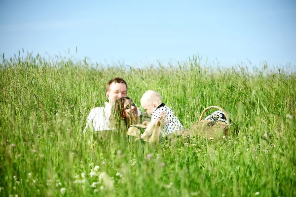 Family picnic — Stock Photo, Image