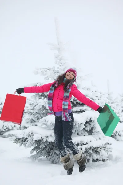 Salto menina inverno — Fotografia de Stock