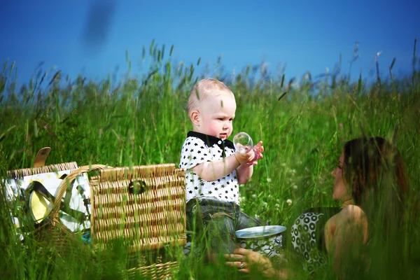 Familj picknick — Stockfoto