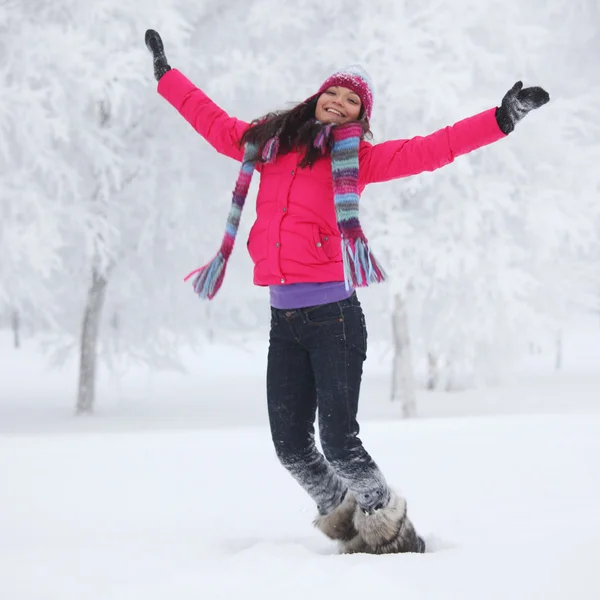 Zimní ženy skok — Stock fotografie