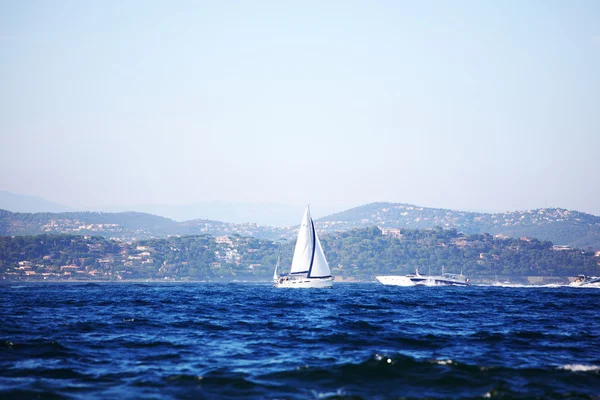 Sea and sailing boats — Stock Photo, Image