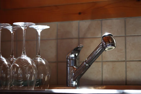 厨房水槽玻璃 — 图库照片