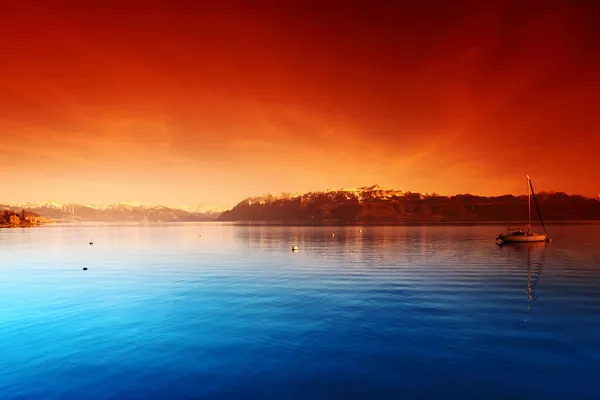 Iate no lago Geneva — Fotografia de Stock