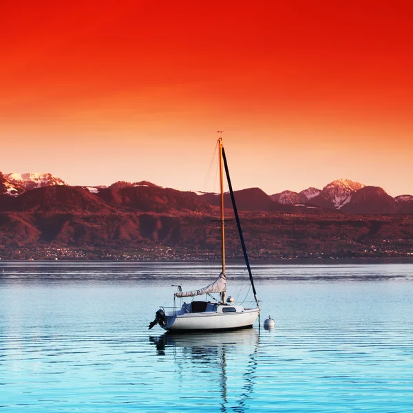 Yacht på Genèvesjön — Stockfoto