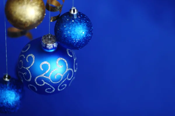 Modrý vánoční míč — Stock fotografie