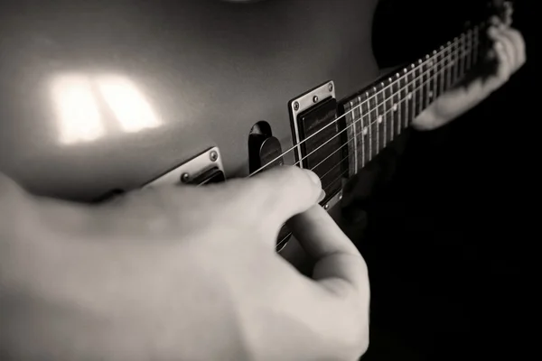 Guitarist hand playing guitar — Stock Photo, Image