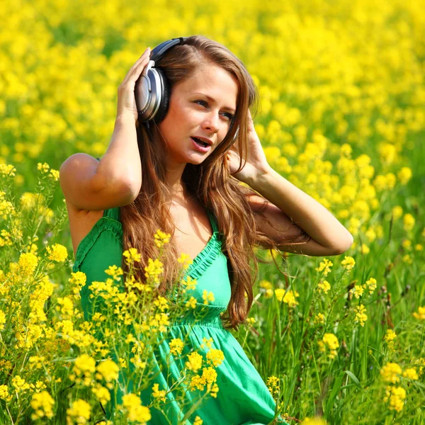 Ouvindo Música — Fotografia de Stock