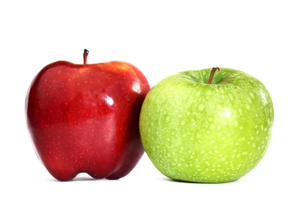 Kırmızı ve yeşil elmalar — Stok fotoğraf
