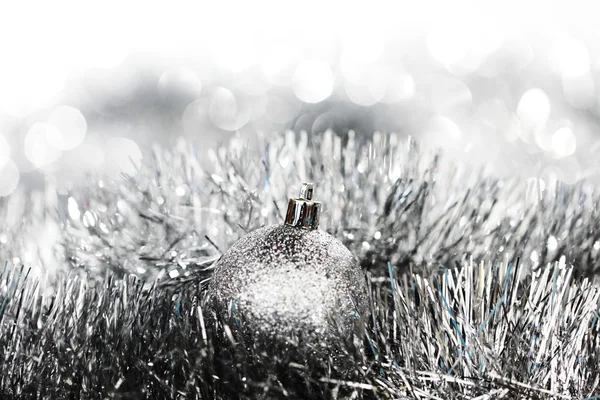 Zilveren bal van Kerstmis — Stockfoto