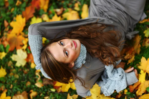 Mujer de otoño — Foto de Stock