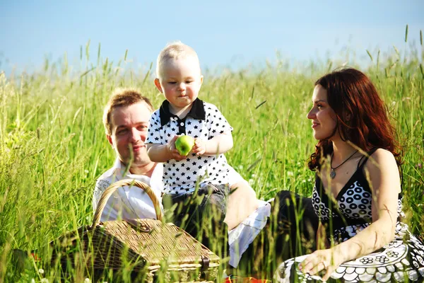 행복 한 가족 소풍 — 스톡 사진