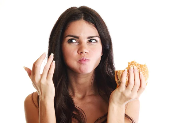 Vrouw eten Hamburger — Stockfoto