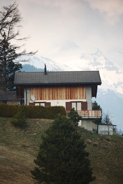 Dağlarında dağ evi — Stok fotoğraf