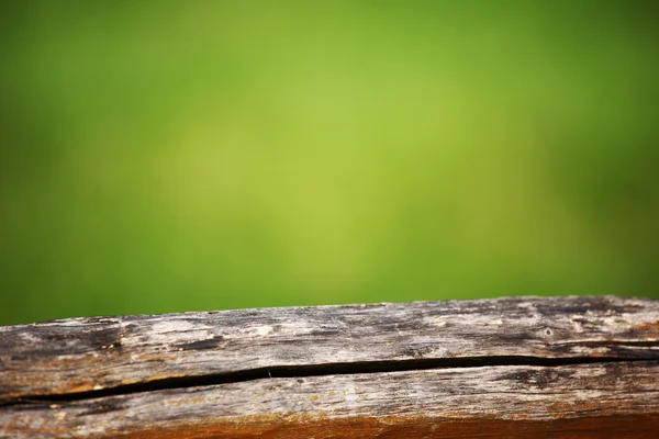 Dřevo v trávě — Stock fotografie