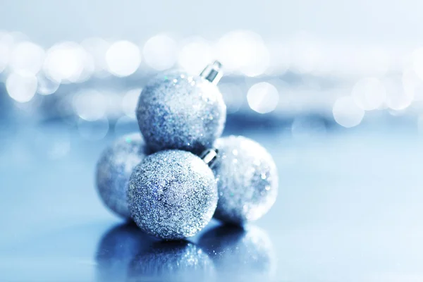 Синій м'яч Різдво — стокове фото