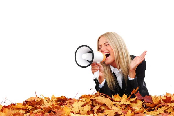 Осенняя деловая женщина с мегафоном — стоковое фото