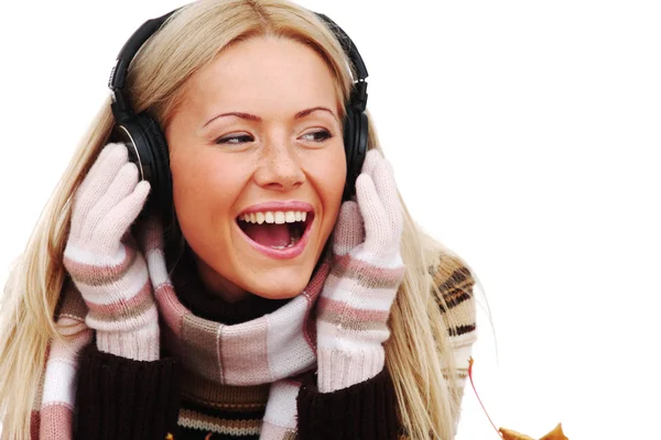 Őszi nő hallgat zenét — Stock Fotó