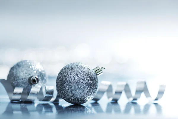 Bola de Natal de prata — Fotografia de Stock