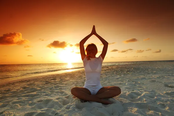 Sunset yoga woman — Stock Photo, Image