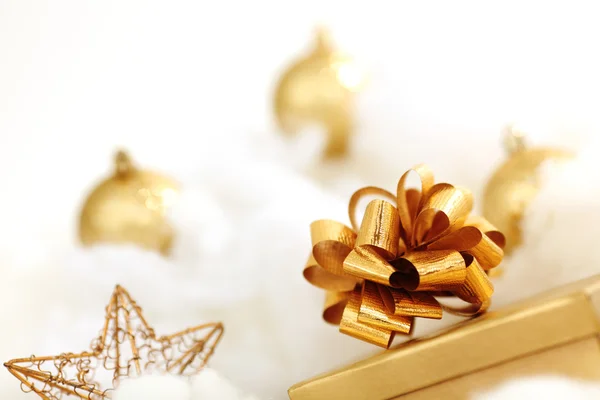 Goldene Geschenke — Stockfoto