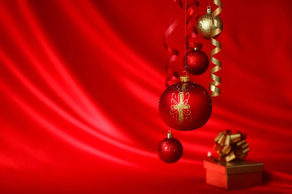 Rote Weihnachtskugel — Stockfoto